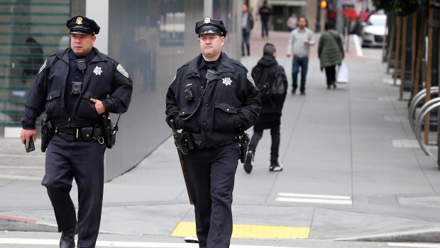 ABŞ polisinin növbəti irqçiliyi - Qaradərili güllələndi - VİDEO
