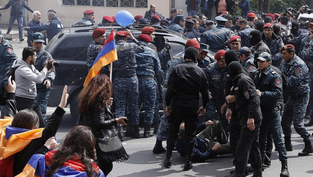 Ermənistanda kütləvi həbslər başladı