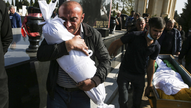 Gəncə terrorunda çəkilən şəkil “İlin fotosu” seçildi