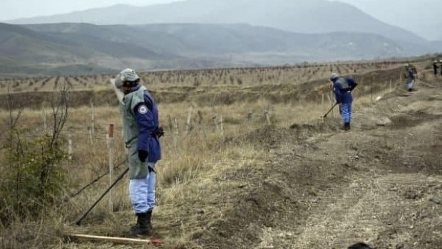 Türkiyə hərbçiləri Qarabağda minaları təmizləyir