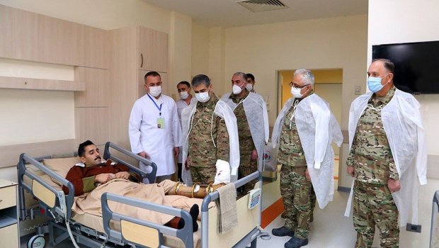 Zakir Həsənov hərbi hospitalda oldu, qazilərlə görüşdü – VİDEO