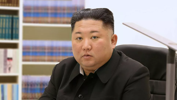 Kim Çen İn ilk dəfə xalqına sürpriz etdi