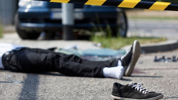 Abşeronda əks yolda hərəkət edən avtomobil piyadanı vuraraq xəsarət yetirdi