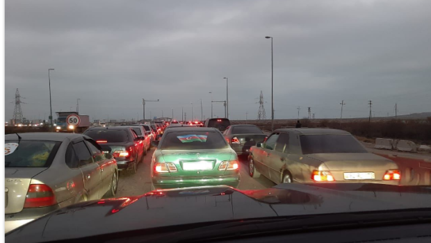 Bakı-Ələt yolunda böyük tıxac yarandı