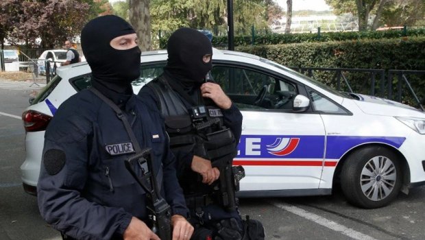 Fransada iki polis vəhşicəsinə döyüldü