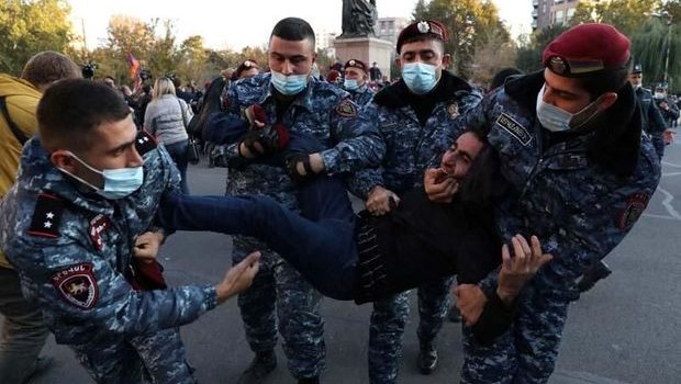 İtkin düşən hərbçilərin valideynləri İrəvanda etiraz aksiyası keçirir