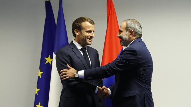 Makron Paşinyanla Qarabağı müzakirə etdi