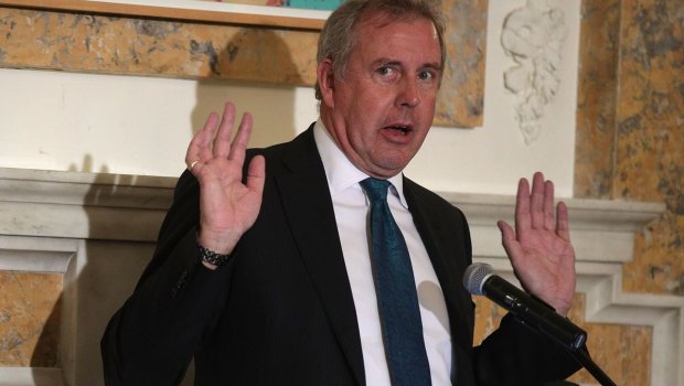Britaniyalı diplomat: “ABŞ artıq demokratiya mayakı deyil”