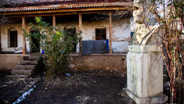 Məşhur fotoqraf Bülbülün Şuşadakı evində - FOTO