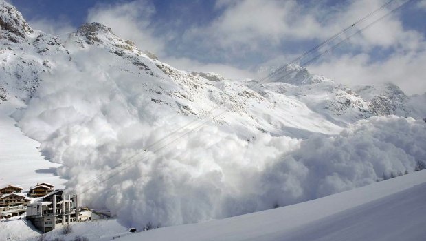 Rusiyada qar uçqunu baş verib - FOTO