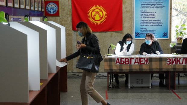 Qırğızıstanda prezident seçkiləri və referendum start götürüb