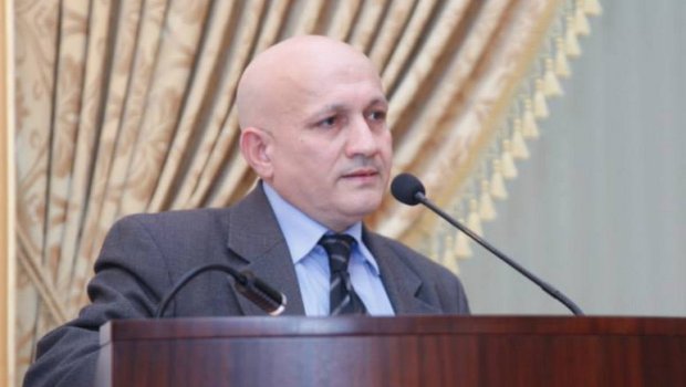 Tarixçi-alimin vəziyyəti stabil ağır olaraq qalır