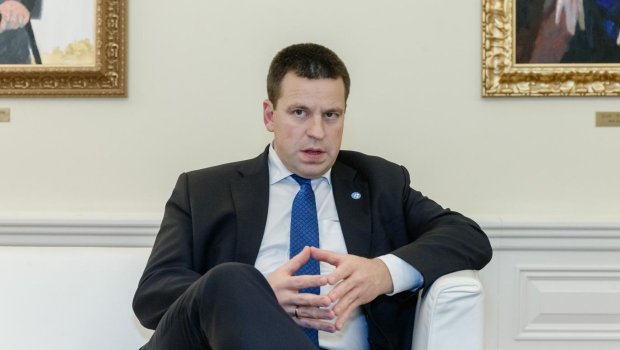 Estoniya Baş naziri istefa verdi - Korrupsiya qalmaqalı