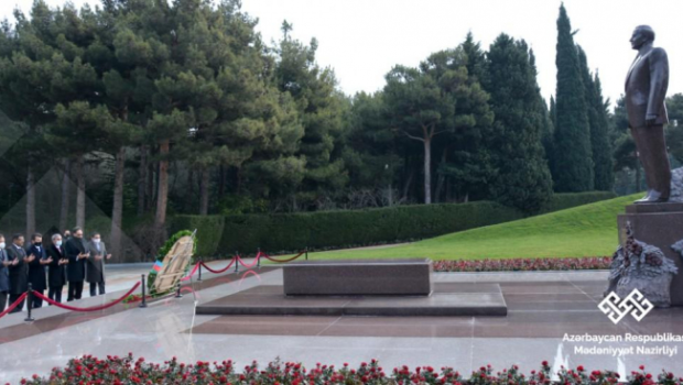 ICESCO-nun Baş katibi Fəxri Xiyabanı ziyarət etdi