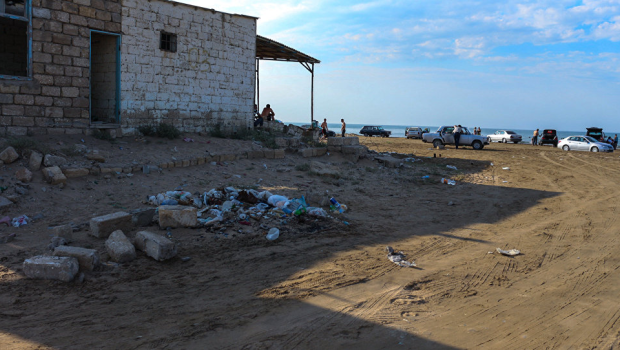 Xəzərin sahilini zibilləyən şəxs saxlanıldı