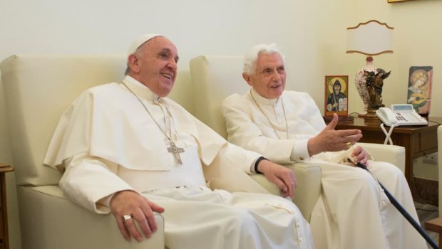 Roma Papaları koronavirusa qarşı vaksinasiya oldular