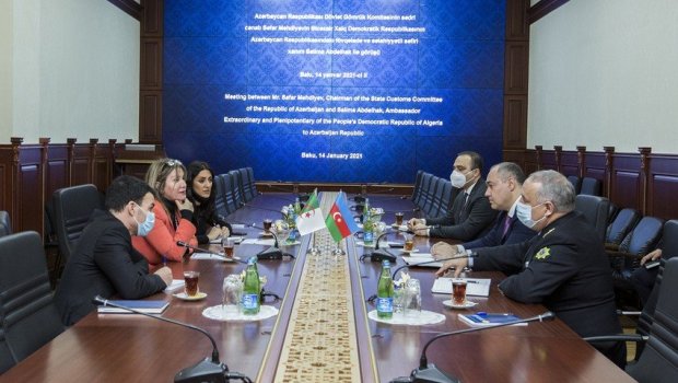 Gömrük Komitəsinin sədri Əlcəzair səfiri ilə görüşüb