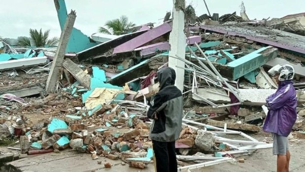 Zəlzələ qurbanlarının sayı 78 nəfərə çatdı - İndoneziyada