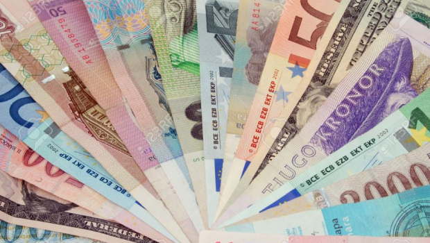 Rubl endi, lirə yüksəldi