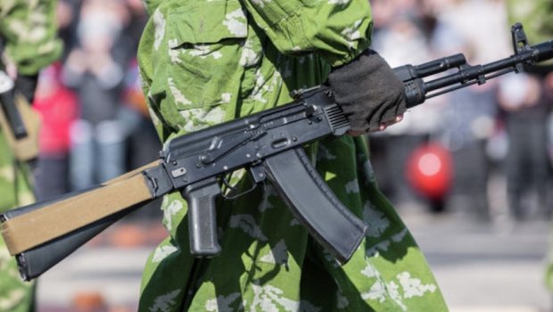 Rus hərbçisi avtomobildə yandı - Ermənistanda