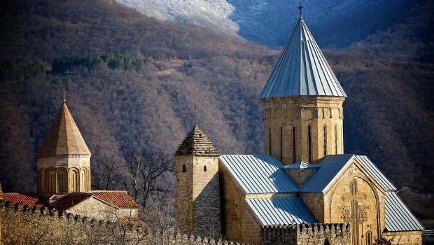 Gürcü keşişlər azərbaycanlılara hücum etdilər - VİDEO