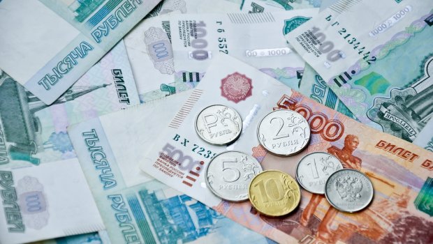 Rusiyadan xaricə pul göndərməkdə məhdudiyyətlər tətbiq edildi