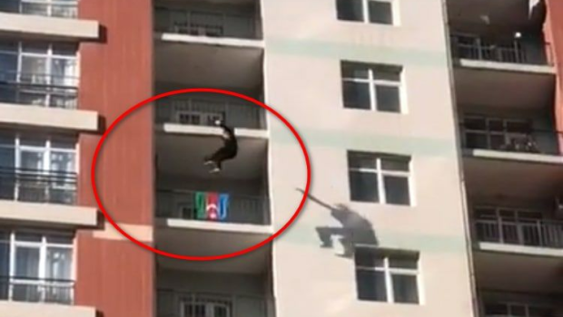İntihar edən qadından xəbər var - Eyvanda telefonla danışandan sonra...