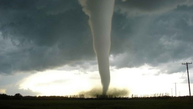 Tornado ABŞ-da bir çox evləri dağıtdı – VİDEO