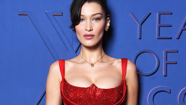 Bella Hadid yenidən podiuma çıxdı - VİDEO