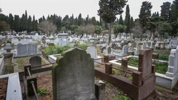 Əməkdar artist 28 ildən sonra oğlunun qəbrini ziyarət etdi - FOTO/VİDEO