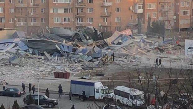 Rusiyada ticarət mərkəzi çökdü