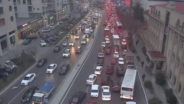 Bakı yollarında sıxlıq var - BNA açıqladı 