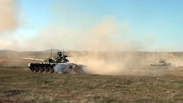Azərbaycan tankçıları döyüş atışlarını icra etdilər - VİDEO