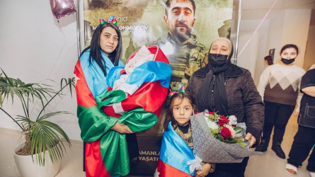 Şəhidin yeni doğulan körpəsinin adına 5000 manatlıq hesab açılacaq - FOTO