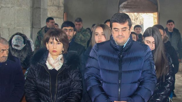 Araik buna da qərar verdi - Erməniləri hər bazar günü kilsələrə göndərəcək - FOTO