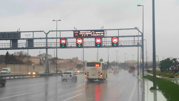 Bakının bəzi avtomagistrallarında sürət həddi endirildi – Yol sürüşkən oalcaq