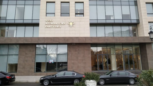 YAP binası qarşısında gözləyən jurnalistlər - FOTOLAR