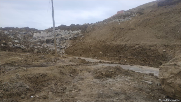 Badamdarda yenə sürüşmə oldu – Şose bağlandı - FOTO