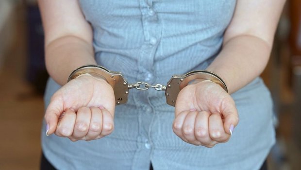 Bakıda qadın ərini yatdığı yerdə linglə öldürdü