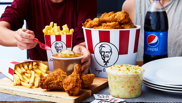 KFC yenə qaydaları pozdu - Siyahıda məşhur restoranlar var