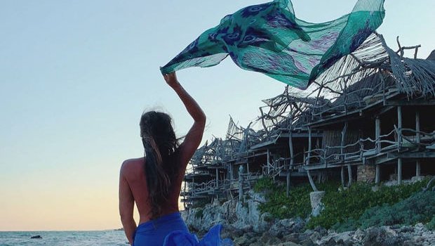 Pandemiyada işini itirən qadın açıq fotolarını sataraq milyoner oldu - Foto