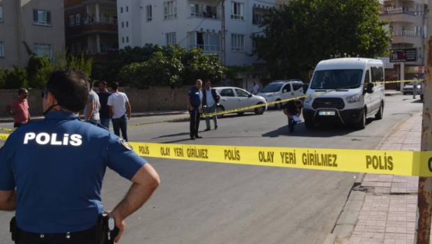 Sevgilisinin oğlunu döyərək öldürdü - Qan donduran hadisə - FOTO