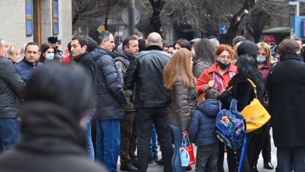 Qarabağda xidmət edən erməni əsgərlərinin valideynləri etiraz edir – Paşinyan sözünü tutmur