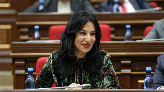 Naira Zohrabyan: “Paşinyan tərəfdarlarının bir qismi islamı qəbul etməyə belə razı olarlar...”