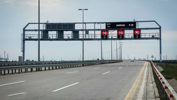 Aeroport yolunda yük maşını əks yola çıxdı - ANBAAN VİDEO