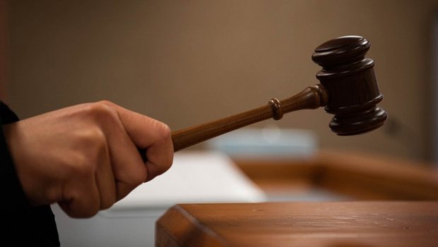 Kriminal avtoritet “Kürd Elnur”un məhkəməsi başladı – Tapança ilə gəzirmiş - FOTO