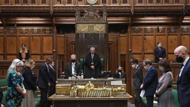 1 DƏQİQƏLİK SÜKUT! – Koronavirusdan ölənlər yad edildi – VİDEO/FOTO