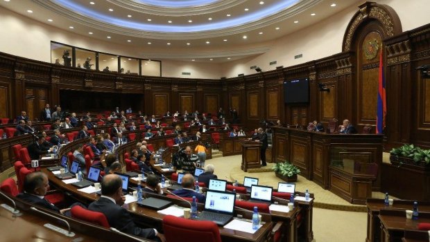 Ermənistanda hərbi vəziyyət ləğv edildi