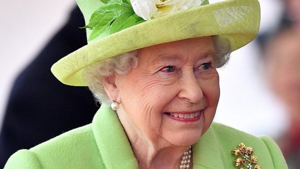 ŞOK: II Yelizavetanın onuncu nəticəsi hamam otağının döşəməsində doğuldu – FOTOLAR