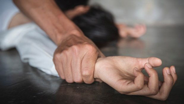 Vəzifəli şəxs azyaşlı qıza təcavüz etdi - Ucarda tükürpədici HADİSƏ 